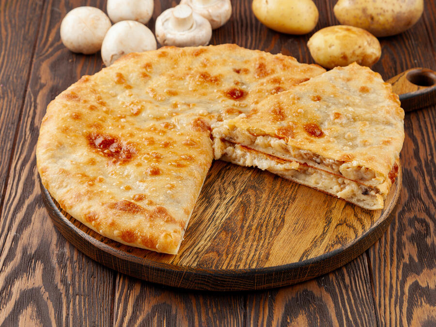 Осетинский пирог с картофелем и грибами